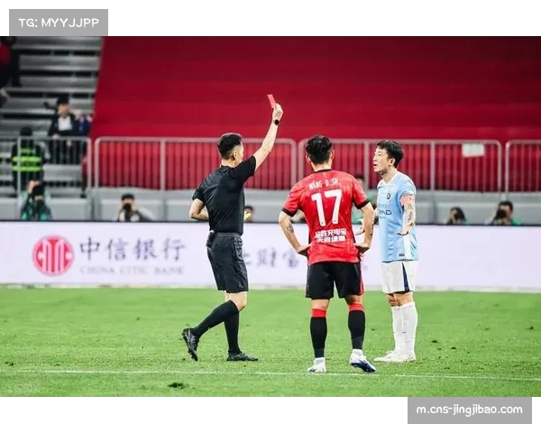 姜至鹏红牌成比赛转折点 少打一人深圳队连丢两球崩盘 姜至鹏红牌成比赛转折点 少打一人深圳队连丢两球崩盘